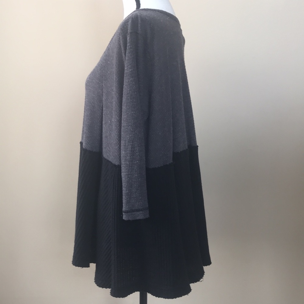 We the Free Black & Gray Color Block Thermal - Picture 8 of 10